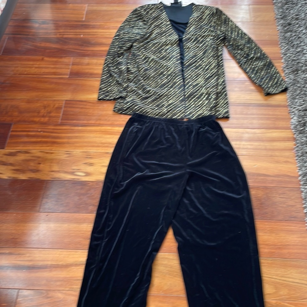 CONNECTED PETITE ENSEMBLE